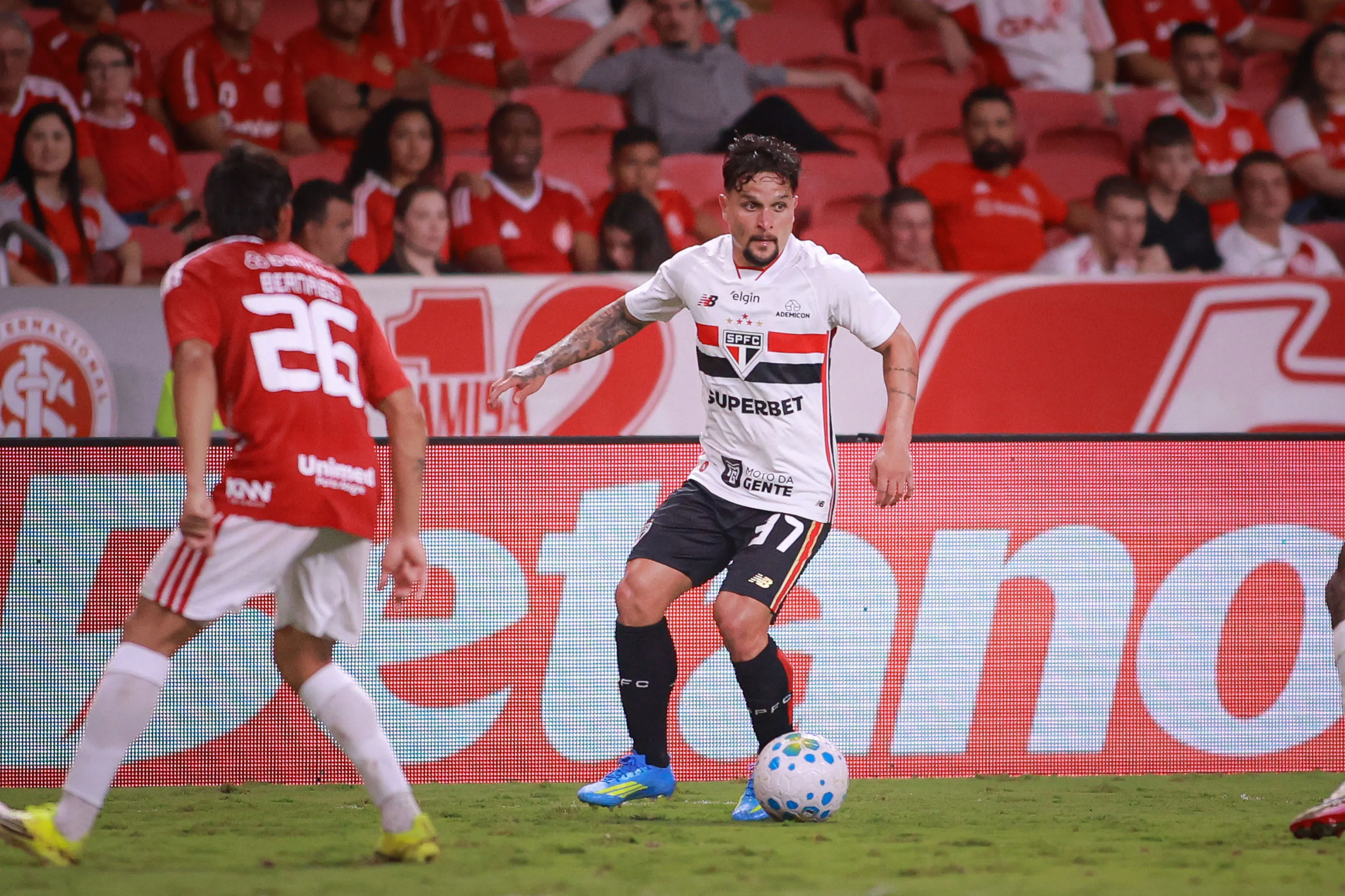 Artur durante partida pelo São Paulo. Foto: Maxi Franzoi/AGIF