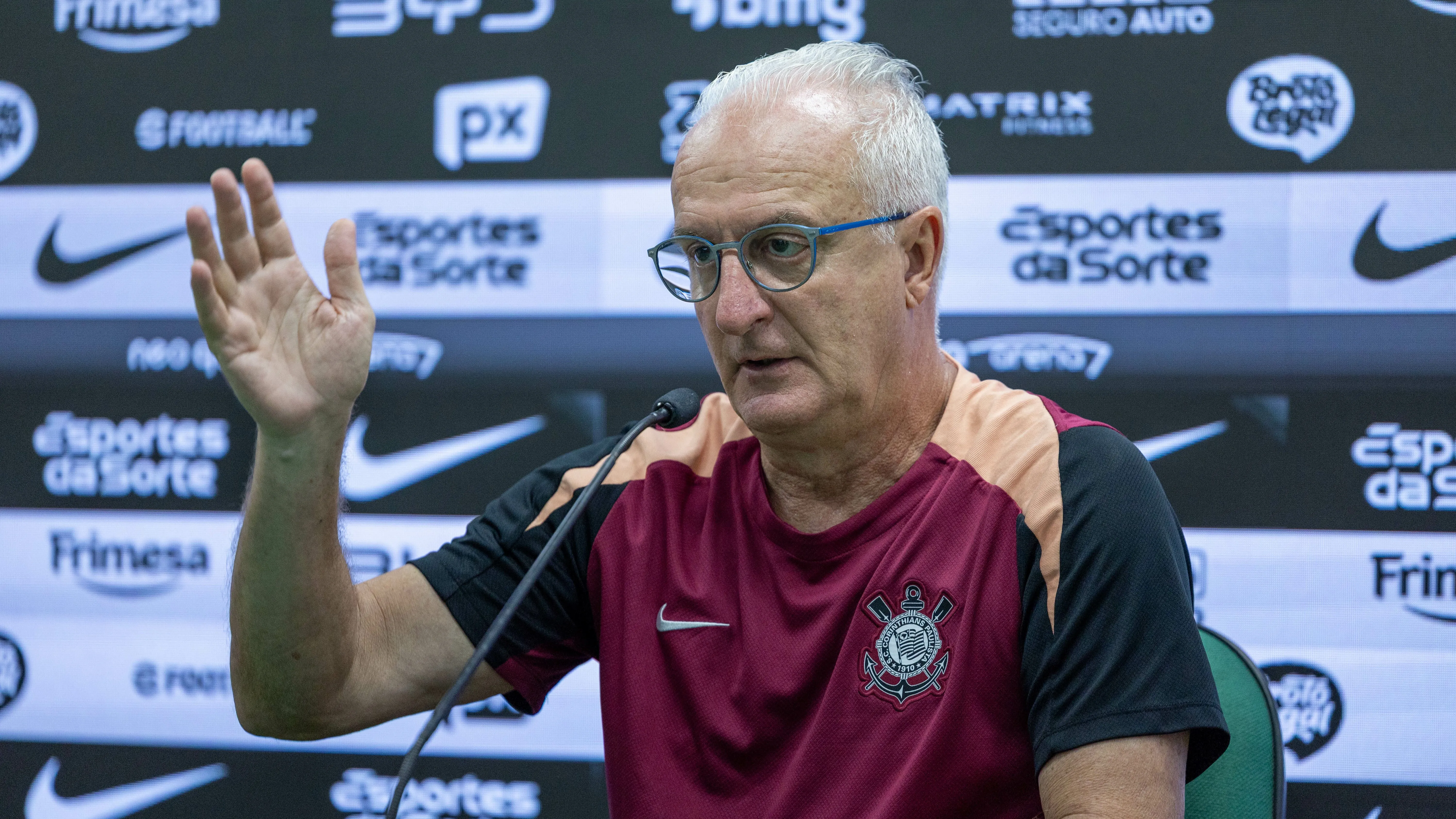 Dorival Júnior corre risco de demissão - Foto: Liamara Polli/AGIF.