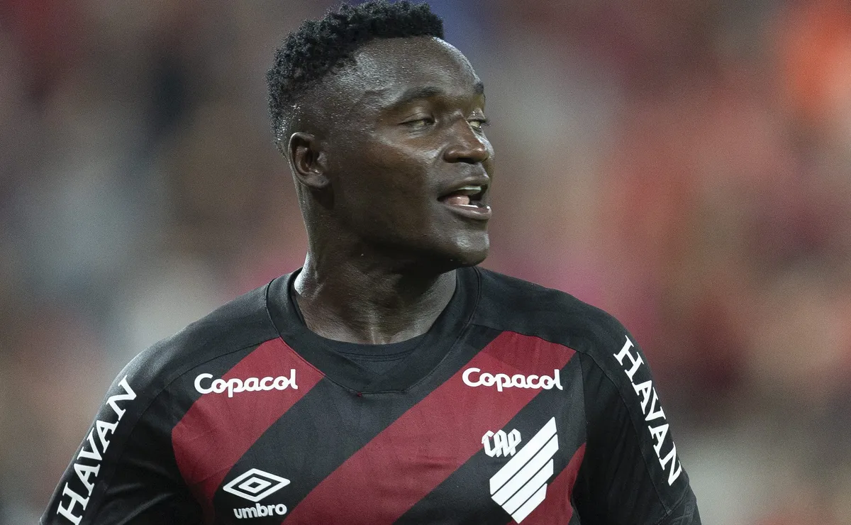 Athletico-PR recusa oferta do Flamengo por Viveros e projeta venda para clube do exterior