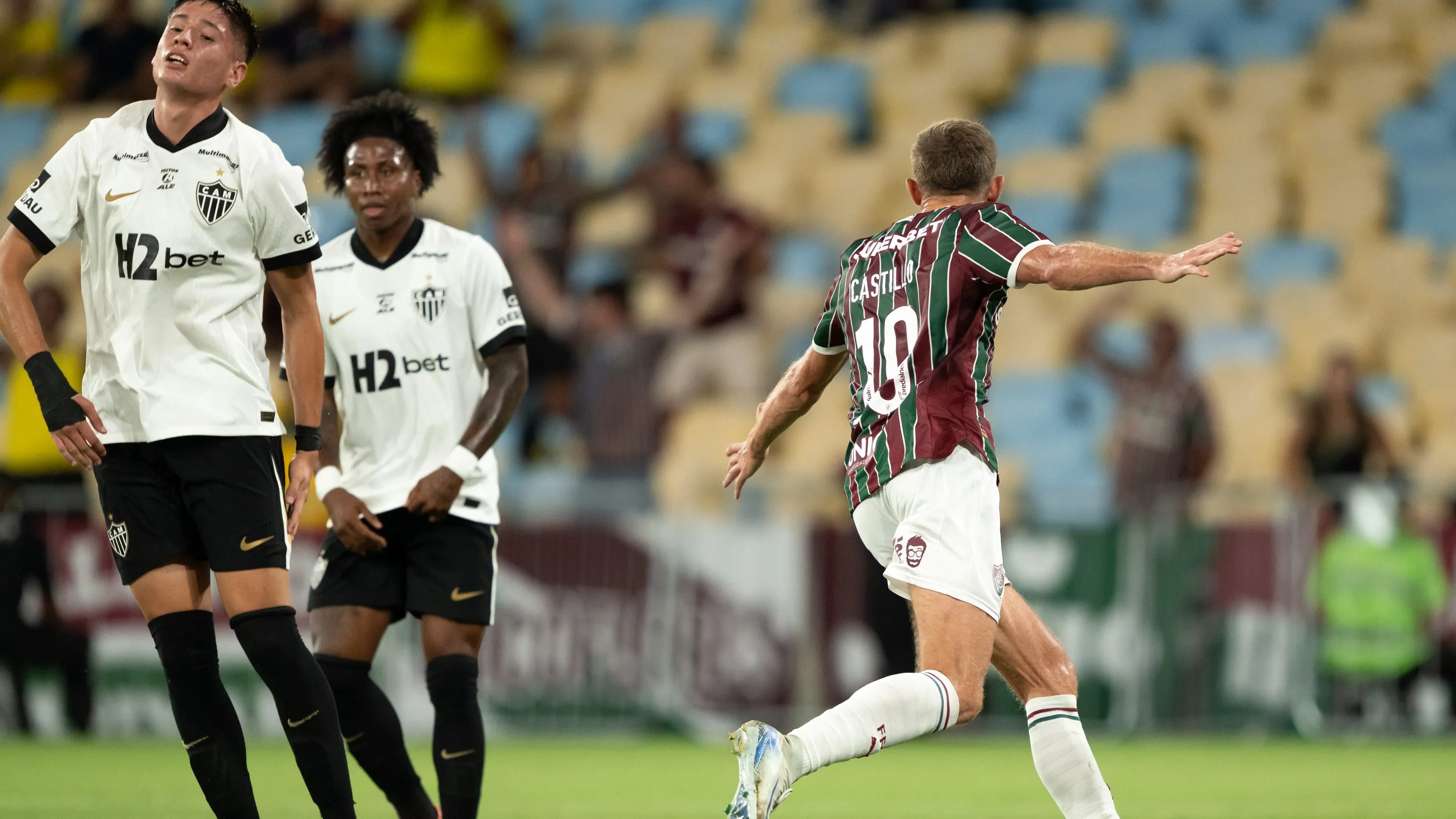 Rodrigo Castillo jogador do Fluminense comemora seu gol durante partida contra o Atletico-MG no estadio Maracana pelo campeonato Brasileiro A 2026. Foto: Jorge Rodrigues/AGIF