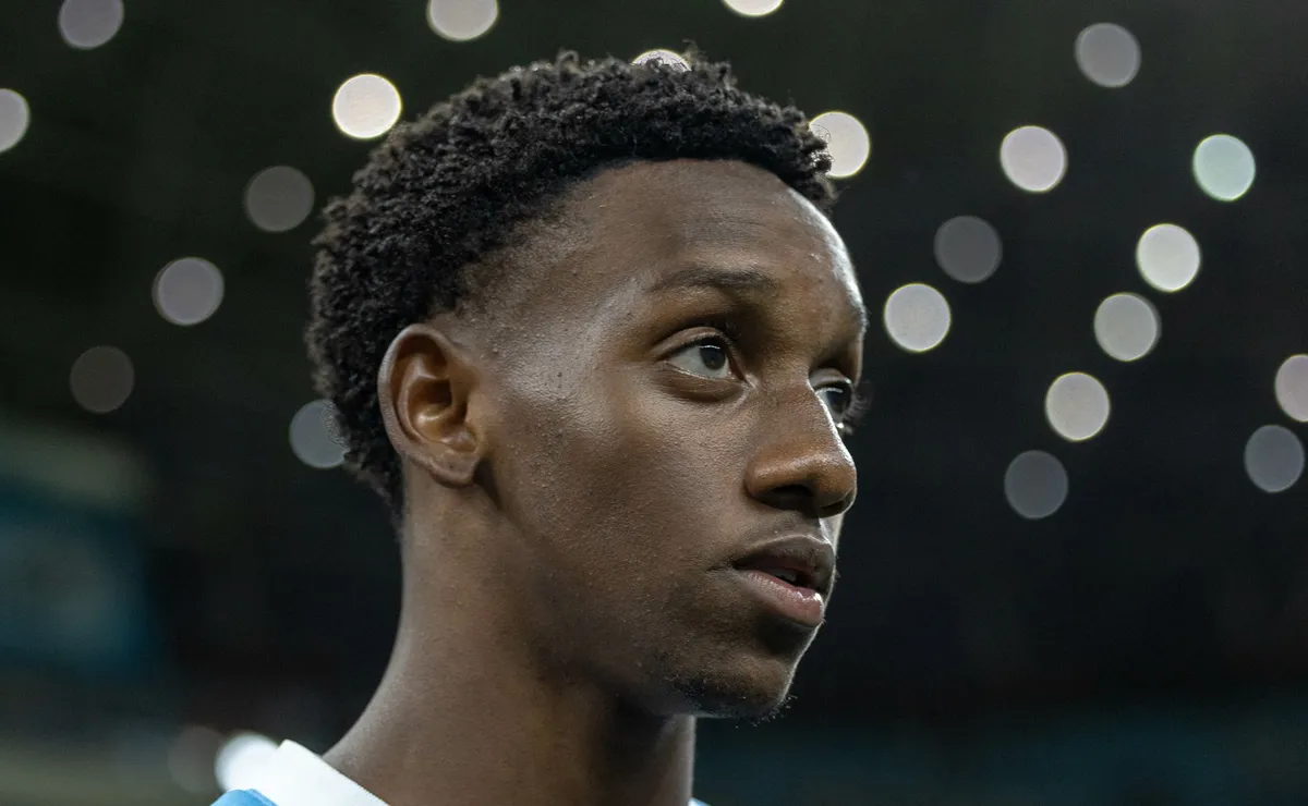 Gabriel Mec interessa ao Newcastle e vice de futebol do Grêmio não descarta venda: “Vamos avaliar”