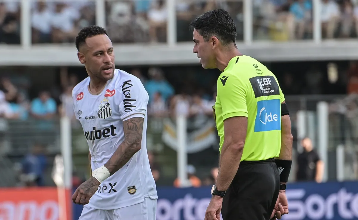 Santos tem oito jogadores pendurados e liga alerta para duelo contra o Remo pelo Brasileirão