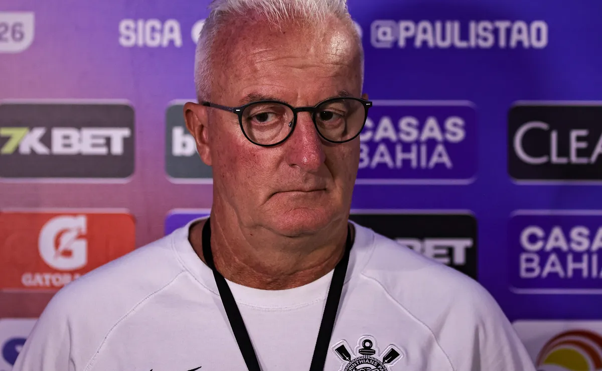 Dorival Júnior opina sobre expulsão de Allan em Fluminense x Corinthians: “Tudo vai ser conversado”