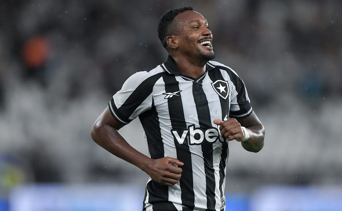 Edenilson vive grande fase no Botafogo e é o líder em participações em gols desde que assinou com o clube
