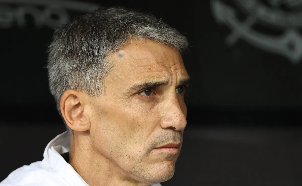Osmar Stabile barra Vojvoda no Corinthians e diretoria vê o técnico sem cancha para suportar a pressão