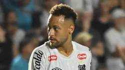 Neymar em campo pelo Santos FC.