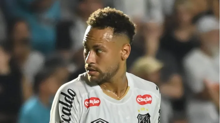 Neymar em campo pelo Santos FC.