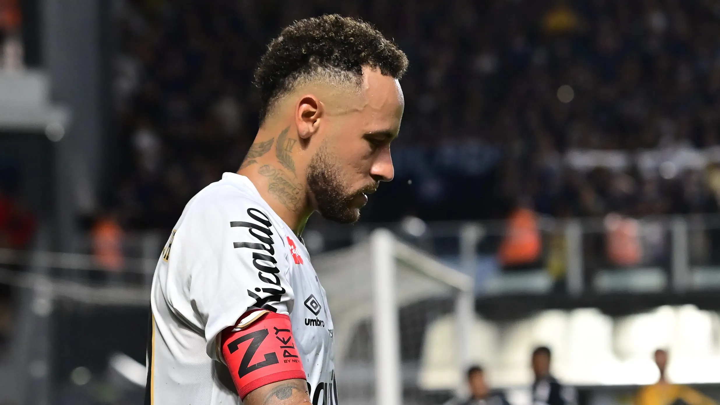 Neymar jogador do Santos durante partida contra o Remo no estadio Vila Belmiro pelo campeonato Brasileiro A 2026.  Foto: Jota Erre/AGIF