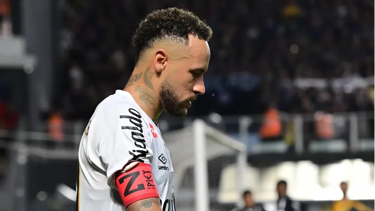 Neymar jogador do Santos durante partida contra o Remo no estadio Vila Belmiro pelo campeonato Brasileiro A 2026. Foto: Jota Erre/AGIF