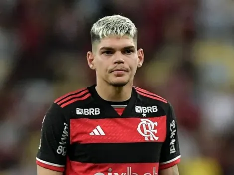 Torcida do Flamengo perde a paciência com Ayrton Lucas