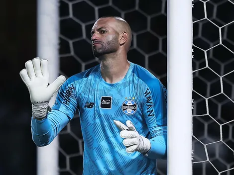 Torcida do Palmeiras provoca erro de Weverton na web