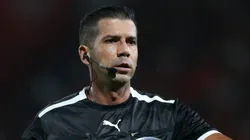 Bruno Arleu de Araujo foi árbitro de Palmeiras 2 x 1 Grêmio. Foto: Daniel Jayo/Getty Images