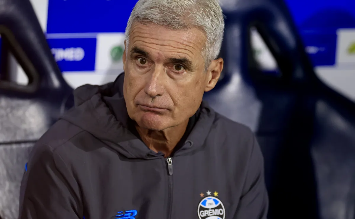 Luís Castro é sincero ao analisar desempenho preocupante do Grêmio: “Faço um trabalho fraco”