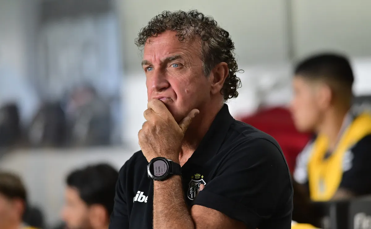 Cuca lamenta cartão amarelo que tirou Neymar de partida contra o Flamengo: “O juiz quis agir de outra forma”