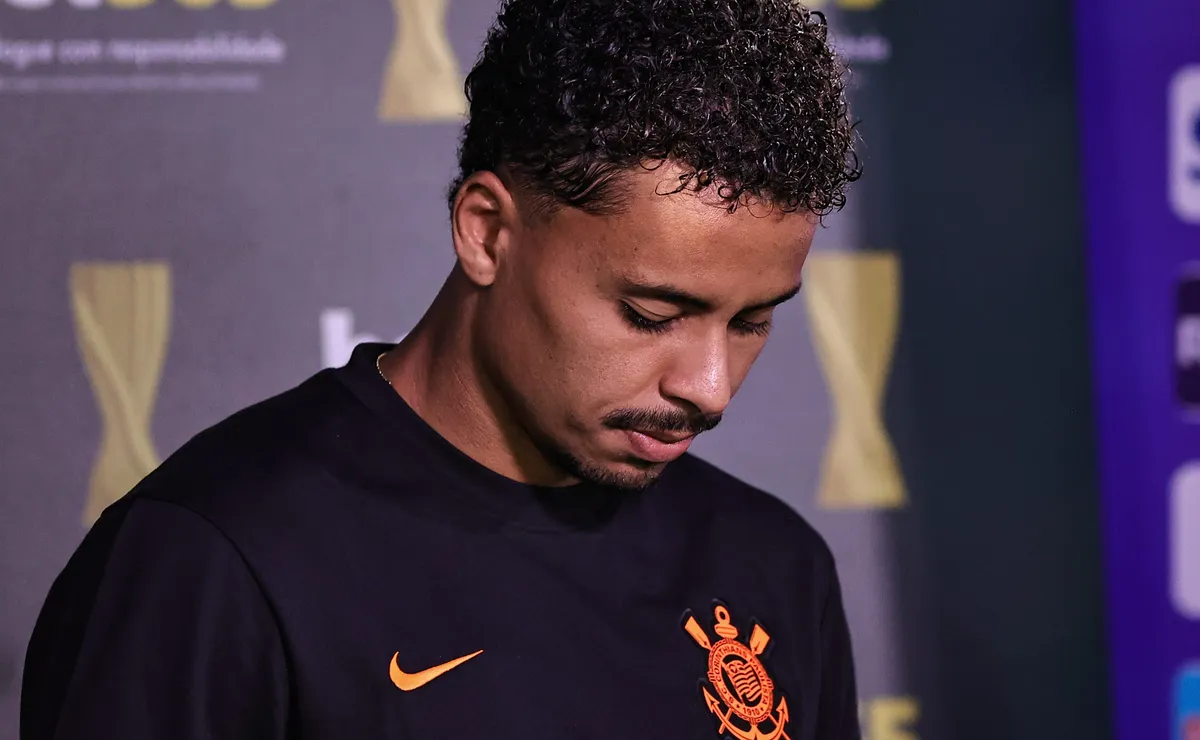 Corinthians estuda punição a Allan por expulsão e afastamento está nas mãos de Dorival Júnior