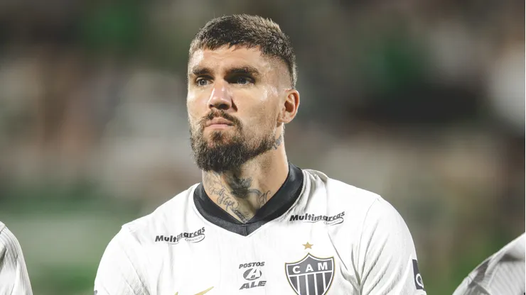 Lyanco durante partida do Galo em Chapecó