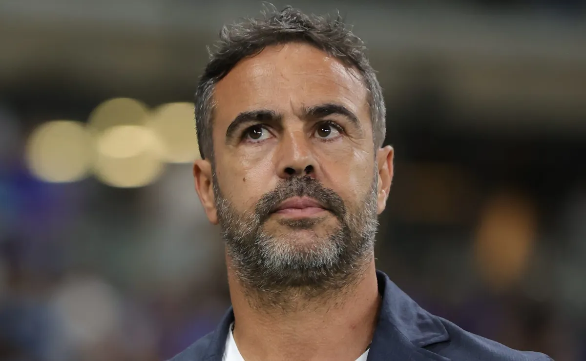 Artur Jorge adota cautela sobre futuro do Cruzeiro na Libertadores e destaca foco total no São Paulo