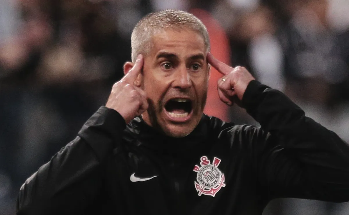 Volta de Sylvinho como substituto imediato de Dorival Júnior é aprovado pela torcida do Corinthians