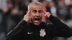 Sylvinho não teve boa passagem pelo Corinthians.