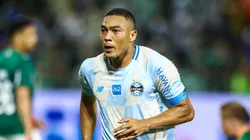 Carlos Vinícius durante revés gremista na região metropolitana de São Paulo