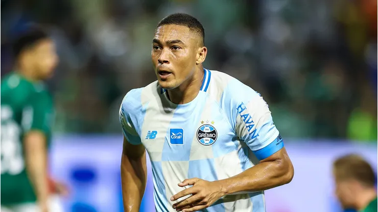 Carlos Vinícius durante revés gremista na região metropolitana de São Paulo