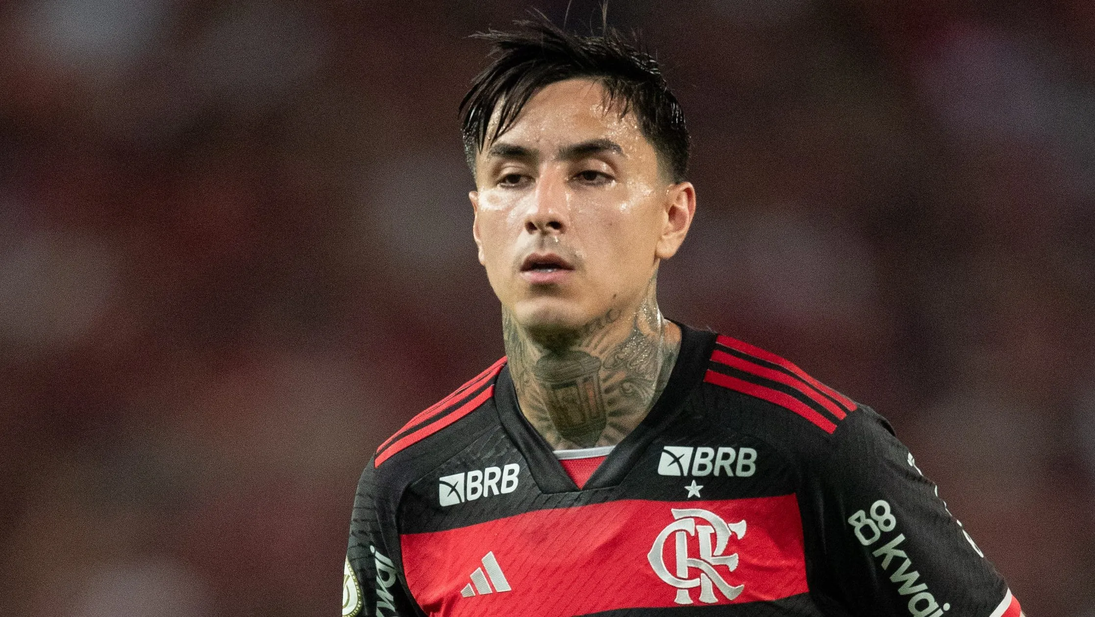 Erick Pulgar foi expulso e prejudicou o Flamengo - Foto: Gil Gomes/AGIF.