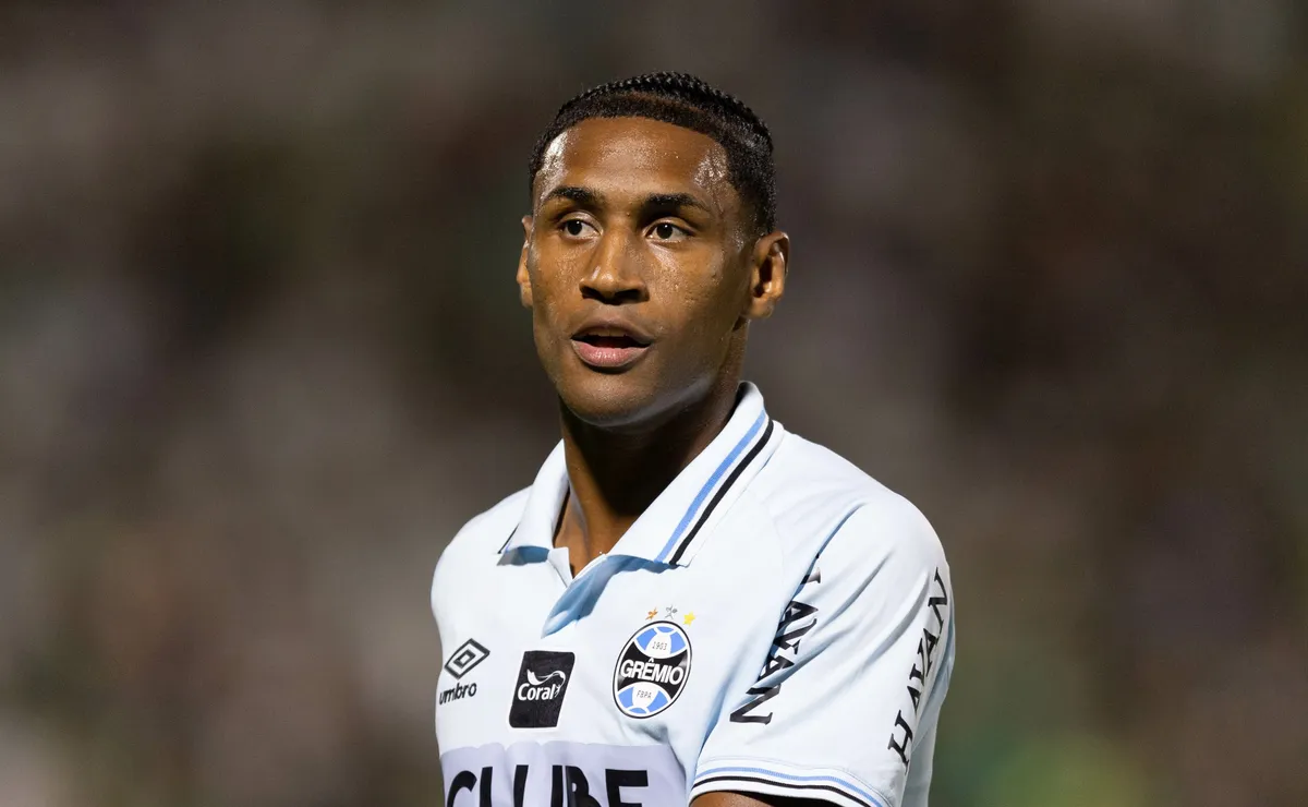 Luís Castro admite atuação ruim de Tetê no Grêmio e cita problema familiar como justificativa