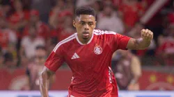 Victor Gabriel pode ficar de fora do GreNal - Foto: Maxi Franzoi/AGIF