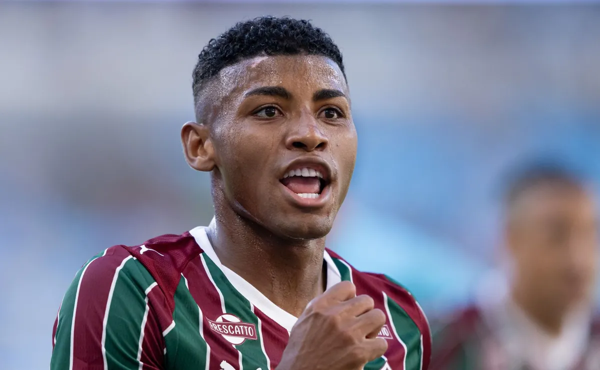 Hércules retoma espaço no Fluminense, engata gols e muda cenário no meio-campo