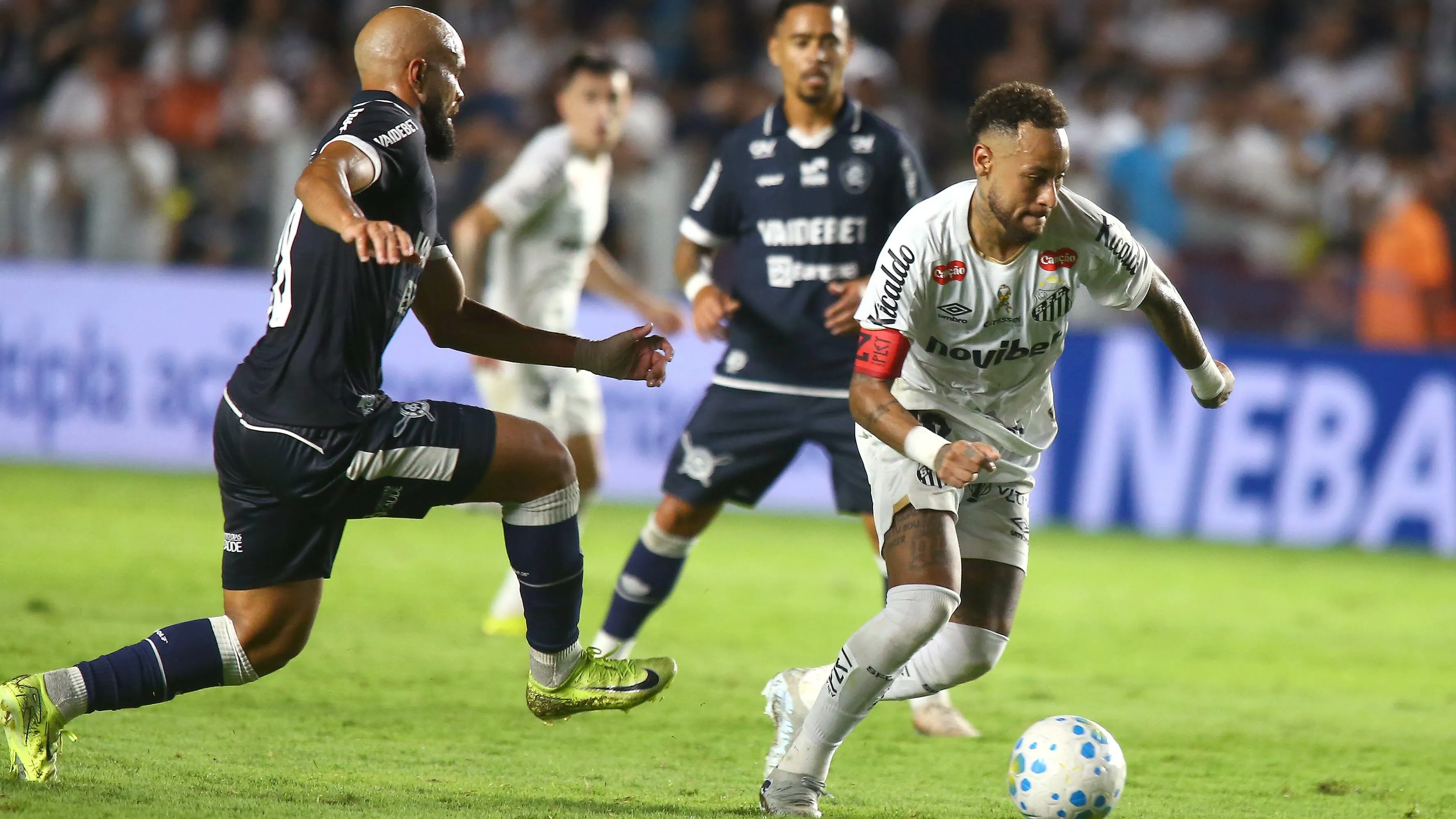 Neymar jogador do Santos durante partida contra o Remo no estadio Vila Belmiro pelo campeonato Brasileiro A 2026. Foto: Mauricio De Souza/AGIF