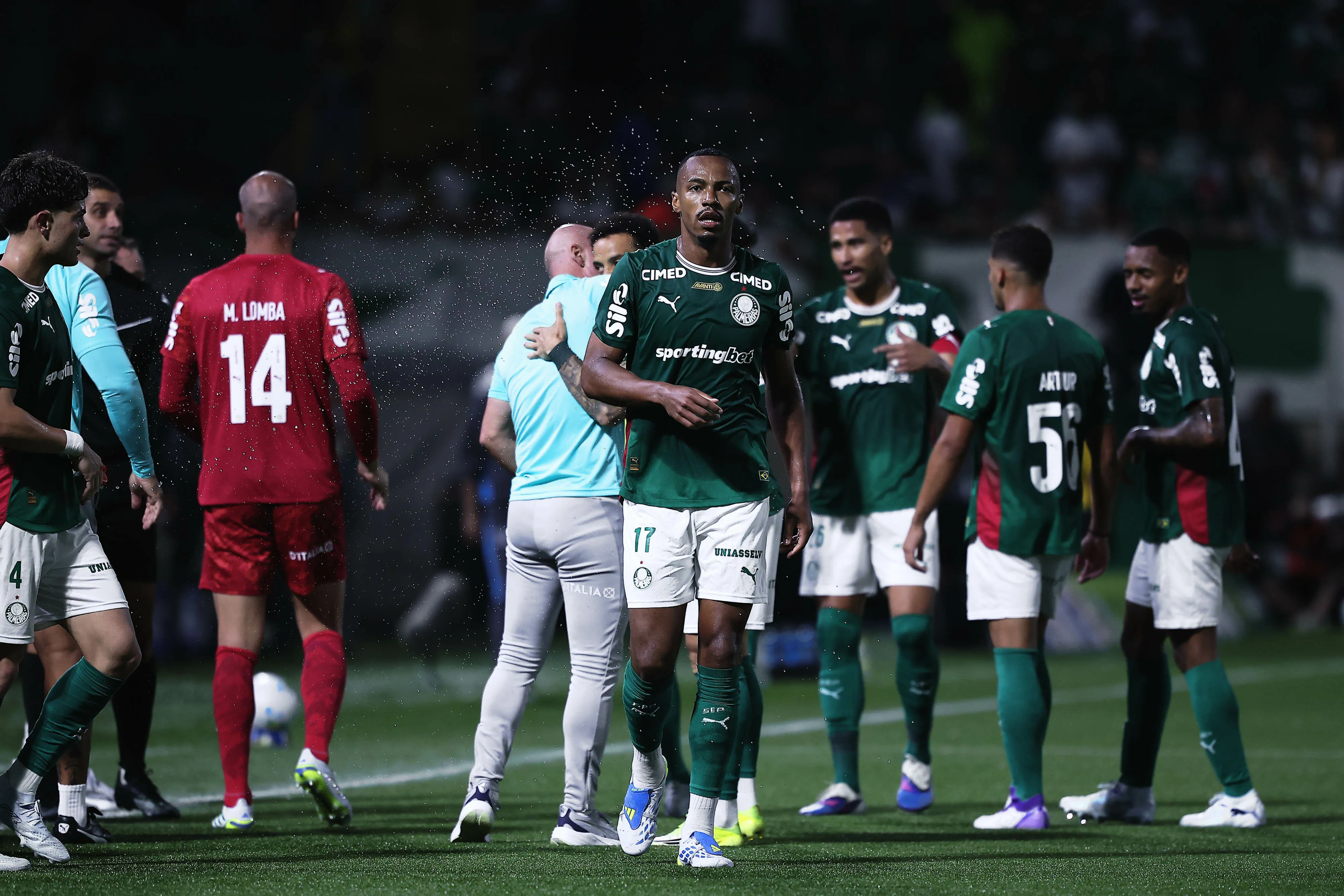 SP – BARUERI – 02/04/2026 – BRASILEIRO A 2026, PALMEIRAS X GREMIO – Marlon Freitas jogador do Palmeiras comemora seu gol durante partida contra o Gremio no estadio Arena Barueri pelo campeonato Brasileiro A 2026. Foto: Ettore Chiereguini/AGIF
