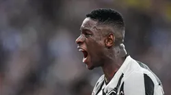 Luiz Henrique em campo com a camisa do Botafogo, clube que ele defendeu anteriormente.