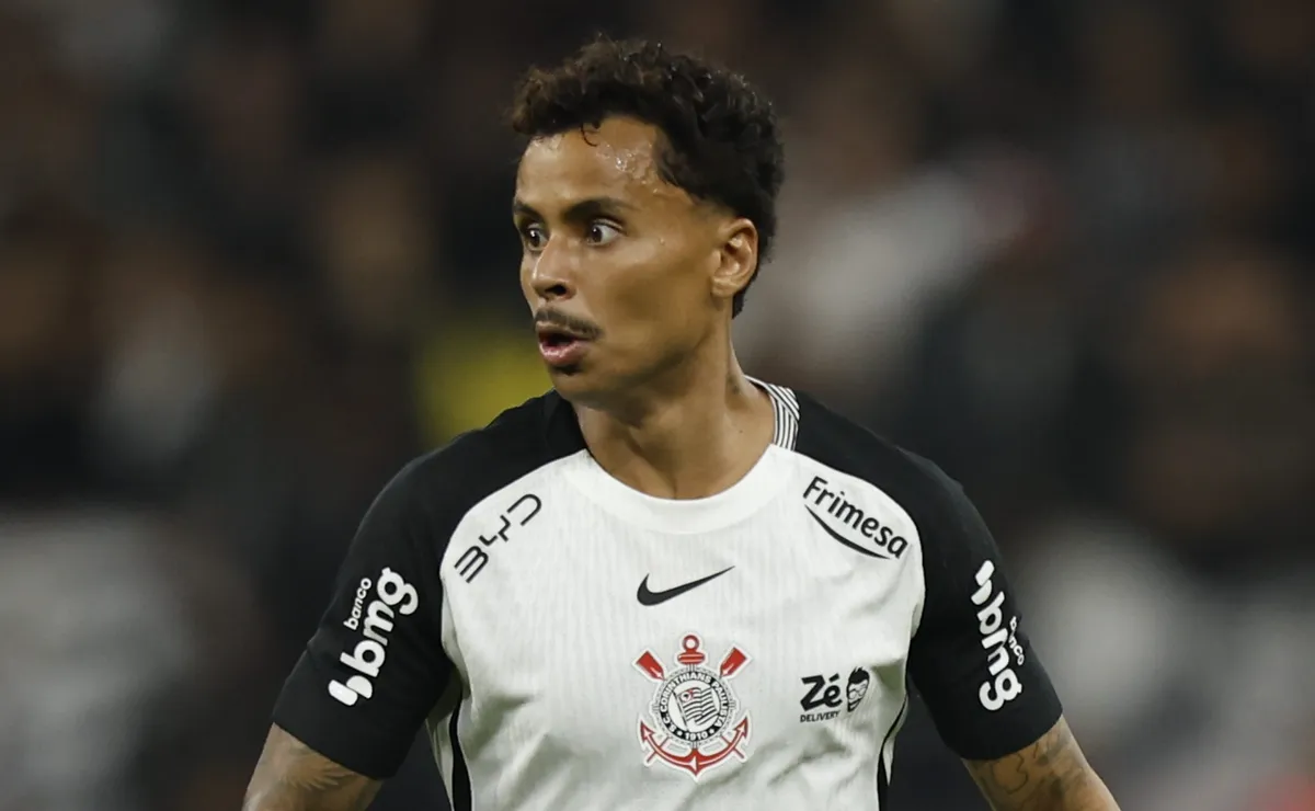 André Hernan confirma bastidores e Corinthians decide punir Allan após expulsão por gesto obsceno