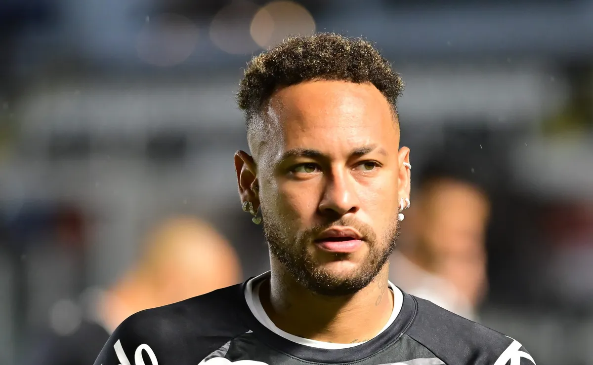 Neymar chora de raiva no vestiário do Santos após ficar suspenso contra o Flamengo, crava Pilhado
