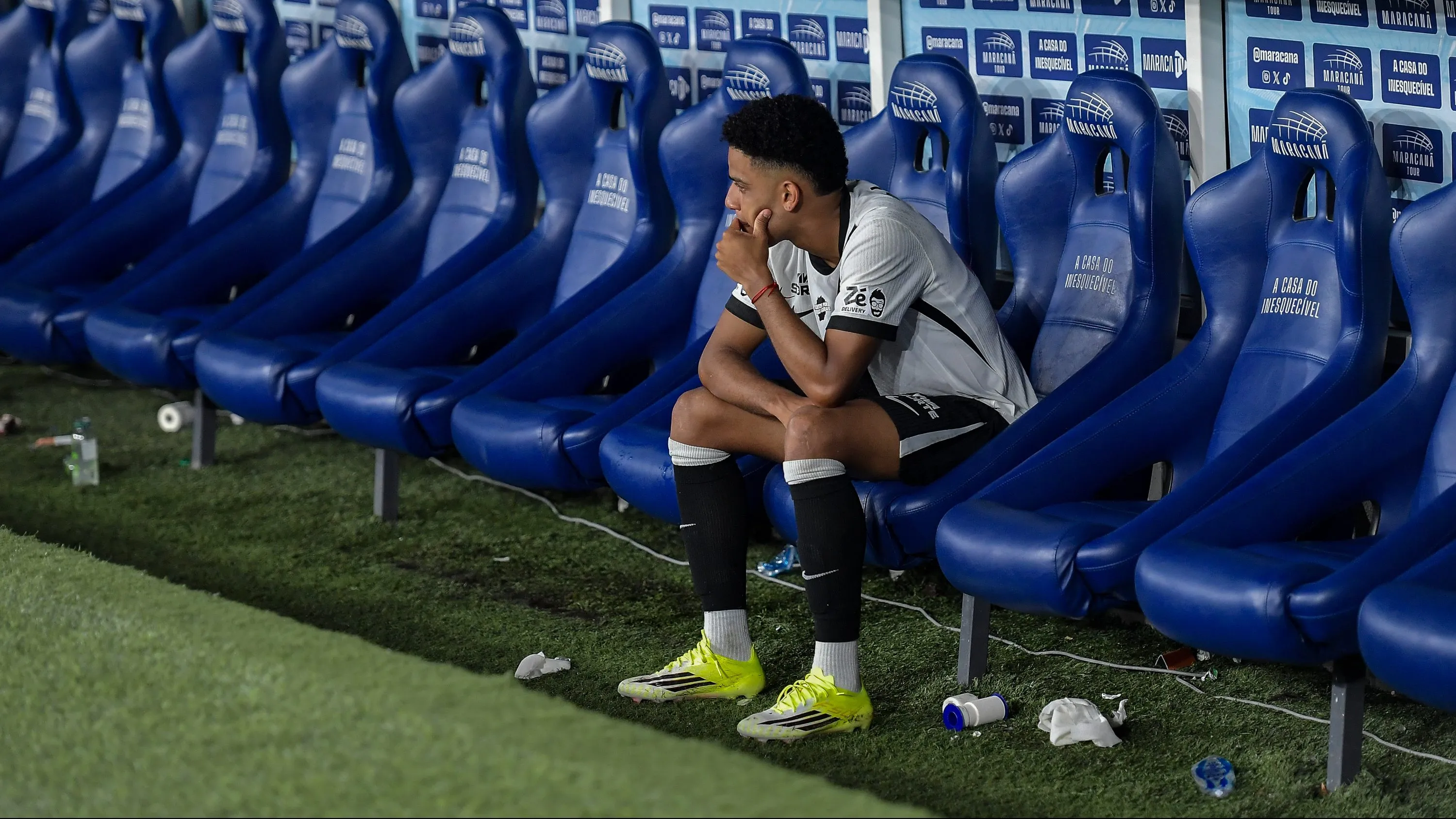 Brenner iniciou no banco de reservas - Foto: Thiago Ribeiro/AGIF.