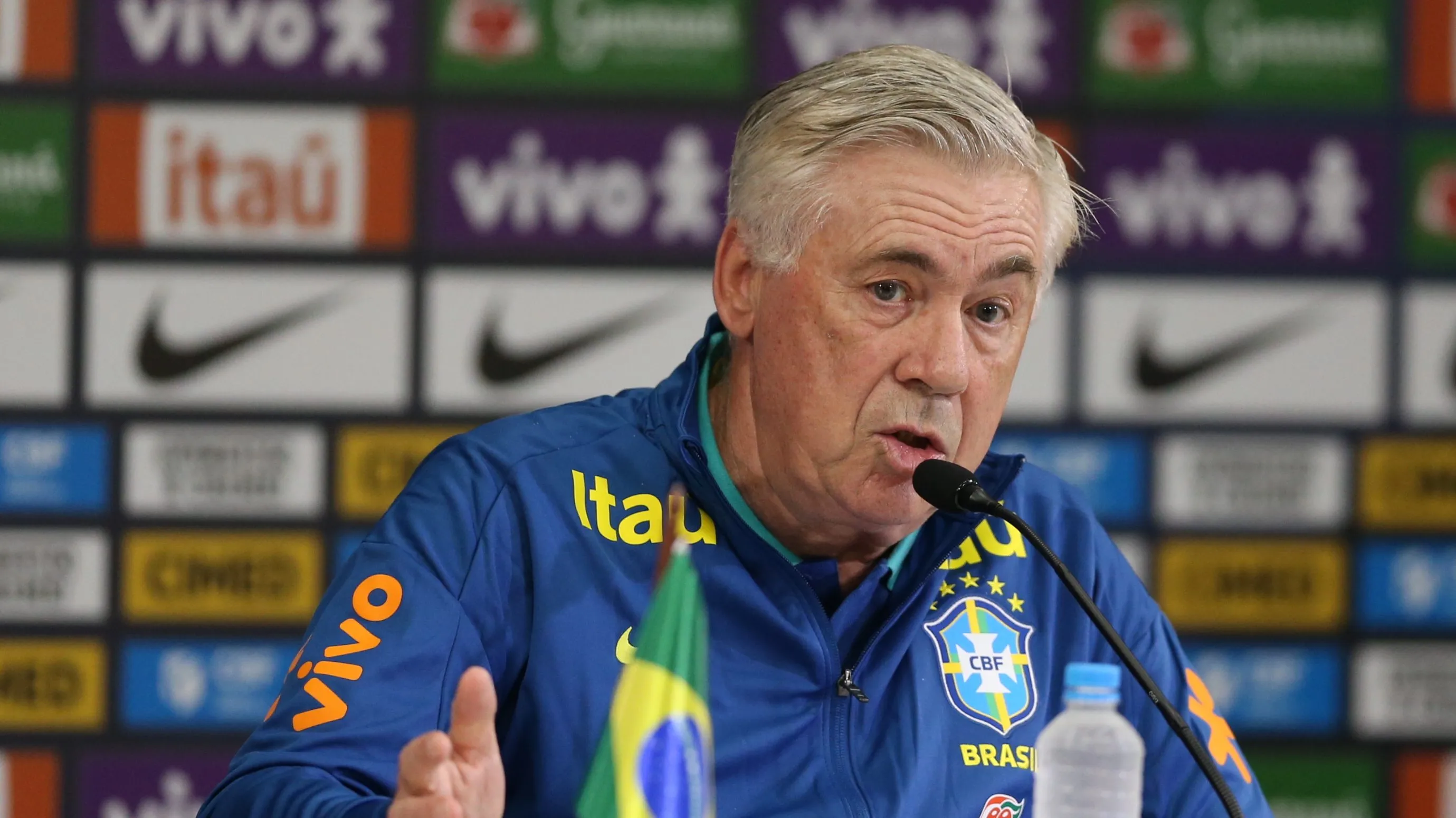 Surgiu dilema para Ancelotti definir vagas de goleiros. Foto: Marln Costa/AGIF