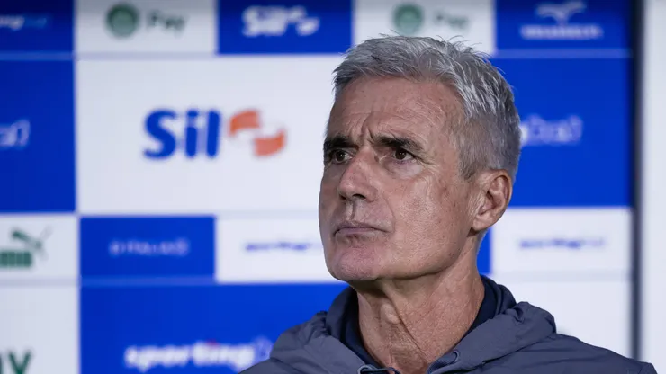 Luís Castro durante jogo do Tricolor na Arena Barueri.