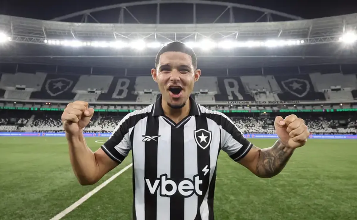 Justino pede passagem e torcida do Botafogo cobra titularidade do jovem zagueiro