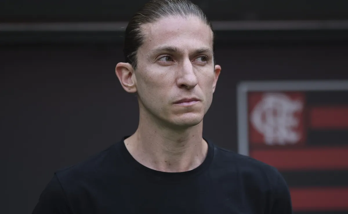 Filipe Luís não é pauta no Corinthians e diretoria trabalha com outras alternativas no mercado