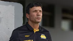 Ze Ricardo tecnico do Criciuma durante partida. Foto: Liamara Polli/AGIF