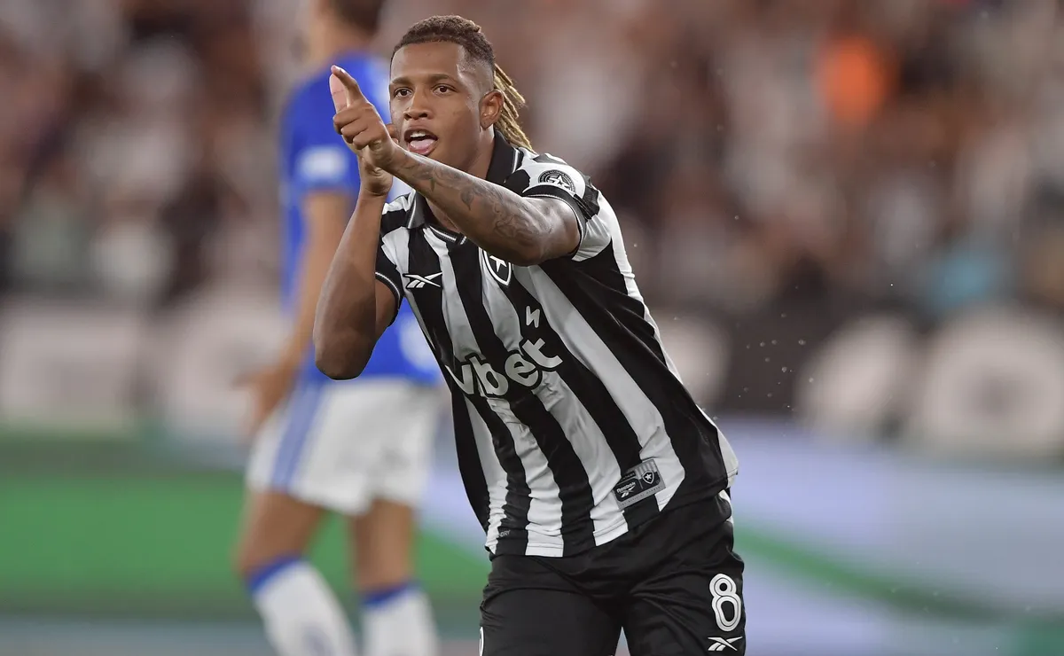 Danilo vive grande fase e se destaca entre os volantes mais goleadores do mundo