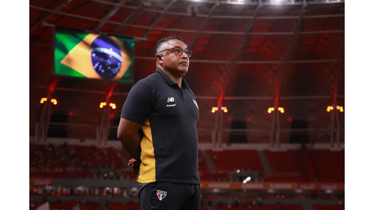 Roger Machado já está pressionado no cargo. Foto: Maxi Franzoi/AGIF