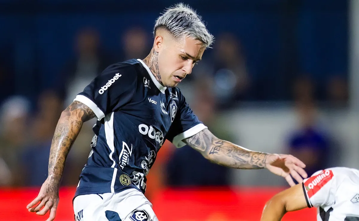 Diego Hernández ironiza Neymar após desentendimento em vitória do Santos sobre o Remo