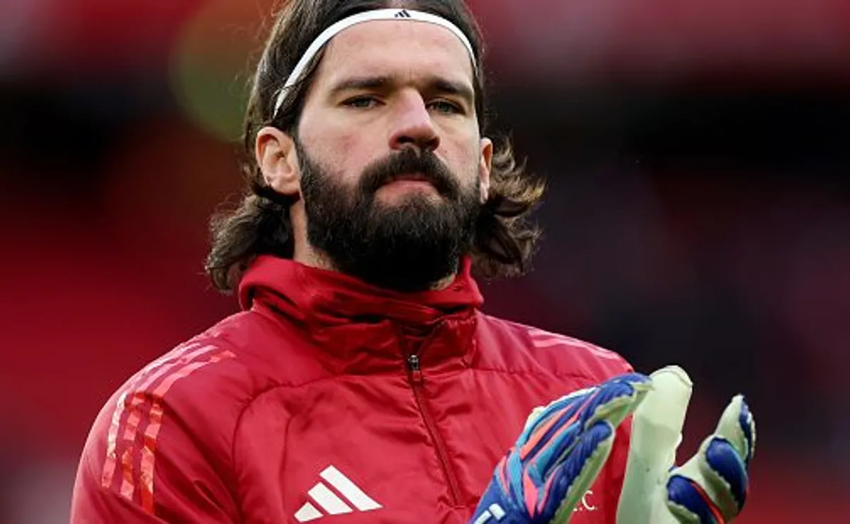 Lesão coloca Alisson em risco de não superar Taffarel no número de jogos em Copas do Mundo
