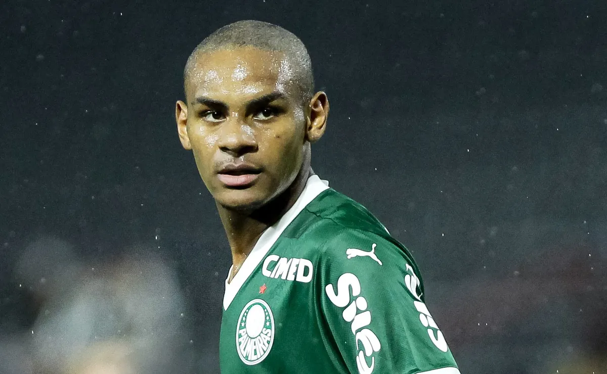 Palmeiras deve receber proposta de R$ 238 milhões por joia Eduardo Conceição e mantém cautela