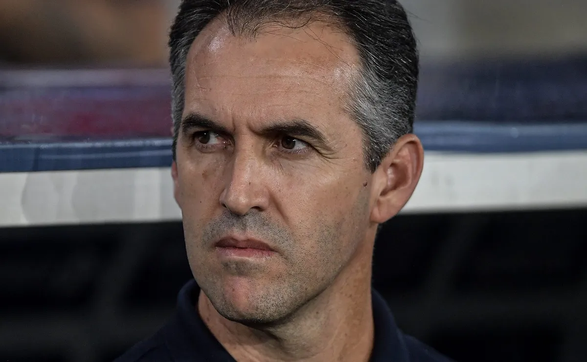 Léo Condé possui cinco problemas para Grêmio x Remo e desfalques chegam até Luís Castro
