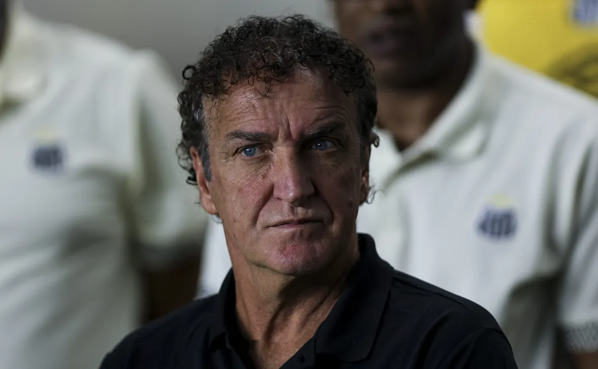 Cuca projeta Flamengo x Santos sem Neymar e liga alerta mesmo com Gabigol como titular