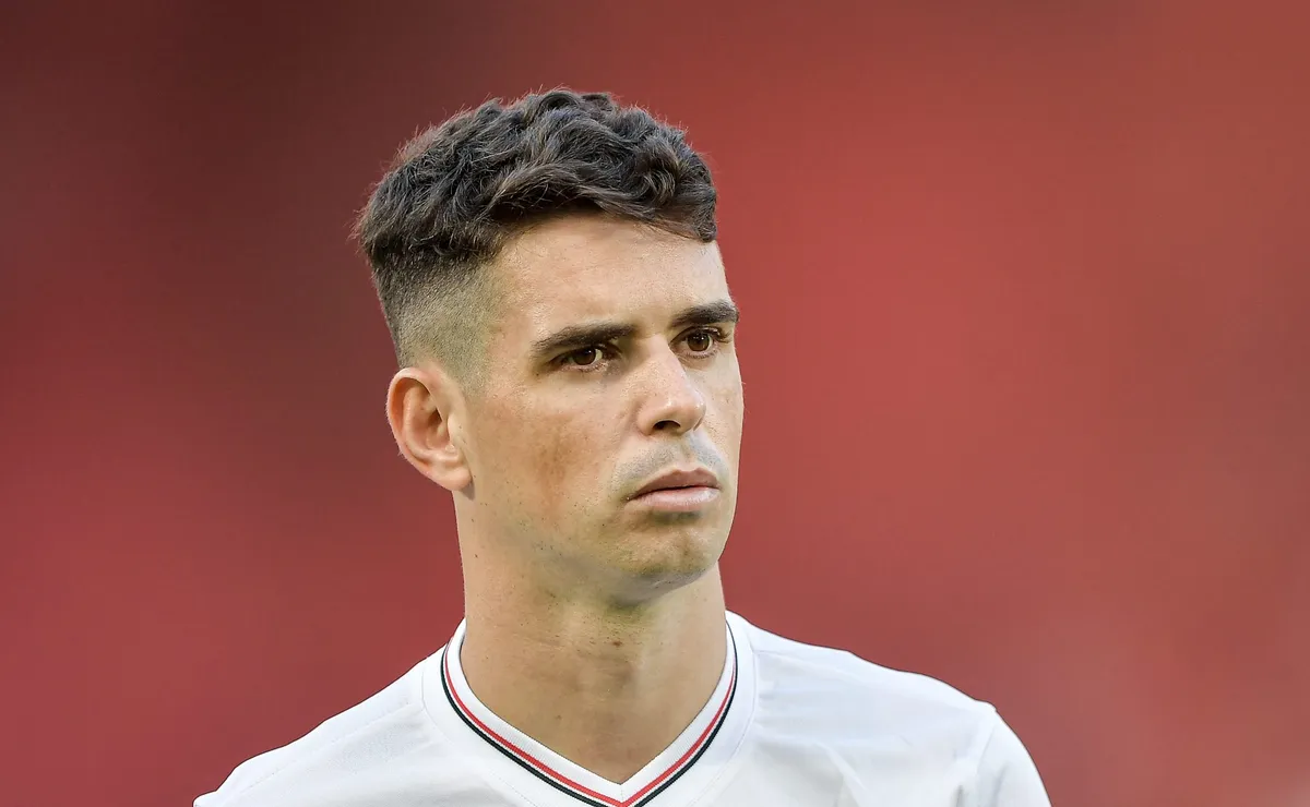 Oscar desabafa sobre saída do São Paulo e confirma aposentadoria do futebol: “Eu queria fazer mais”