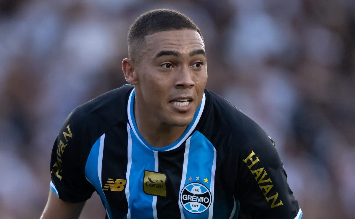 Calçade cobra Carlos Vinícius na Seleção Brasileira: “se jogasse em São Paulo ou no Rio de Janeiro”