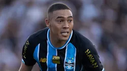 Carlos Vinícius, atacante do Grêmio - Foto: Jorge Rodrigues/AGIF